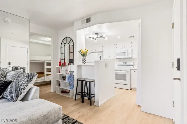 $139,999 | 3550 Bay Sands Drive, Unit 1031, Laughlin, NV 89029