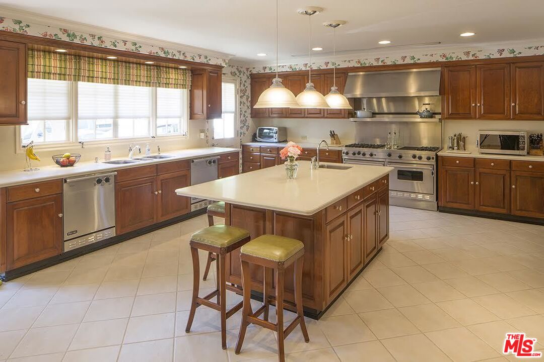 661 Stone Canyon Road Los Angeles, CA 90077 - Photo 8 of 13