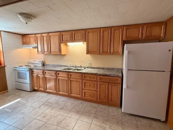 $1,700 | 19 Lantern Road, Unit U:1SIDE, Holbrook, MA 02343