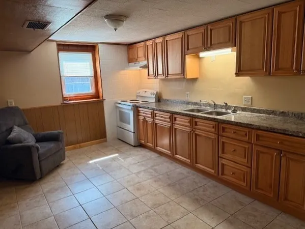 $1,700 | 19 Lantern Road, Unit U:1SIDE, Holbrook, MA 02343