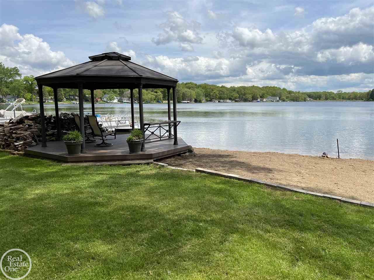 2629 Rubbins Road Howell, MI 48843 - Photo 7 of 63