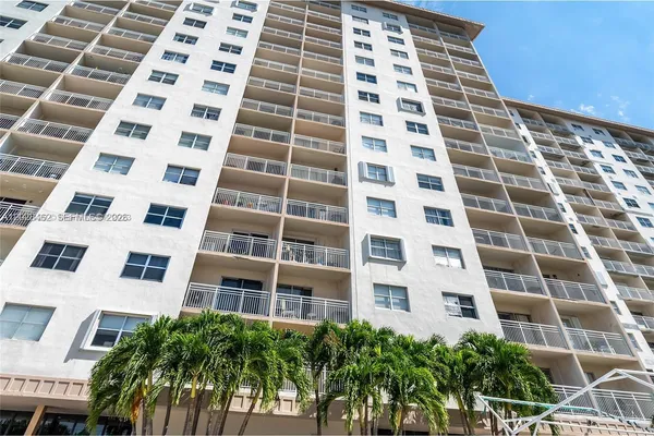$1,600 | 400 Kings Point Drive, Unit 104, Sunny Isles Beach, FL 33160