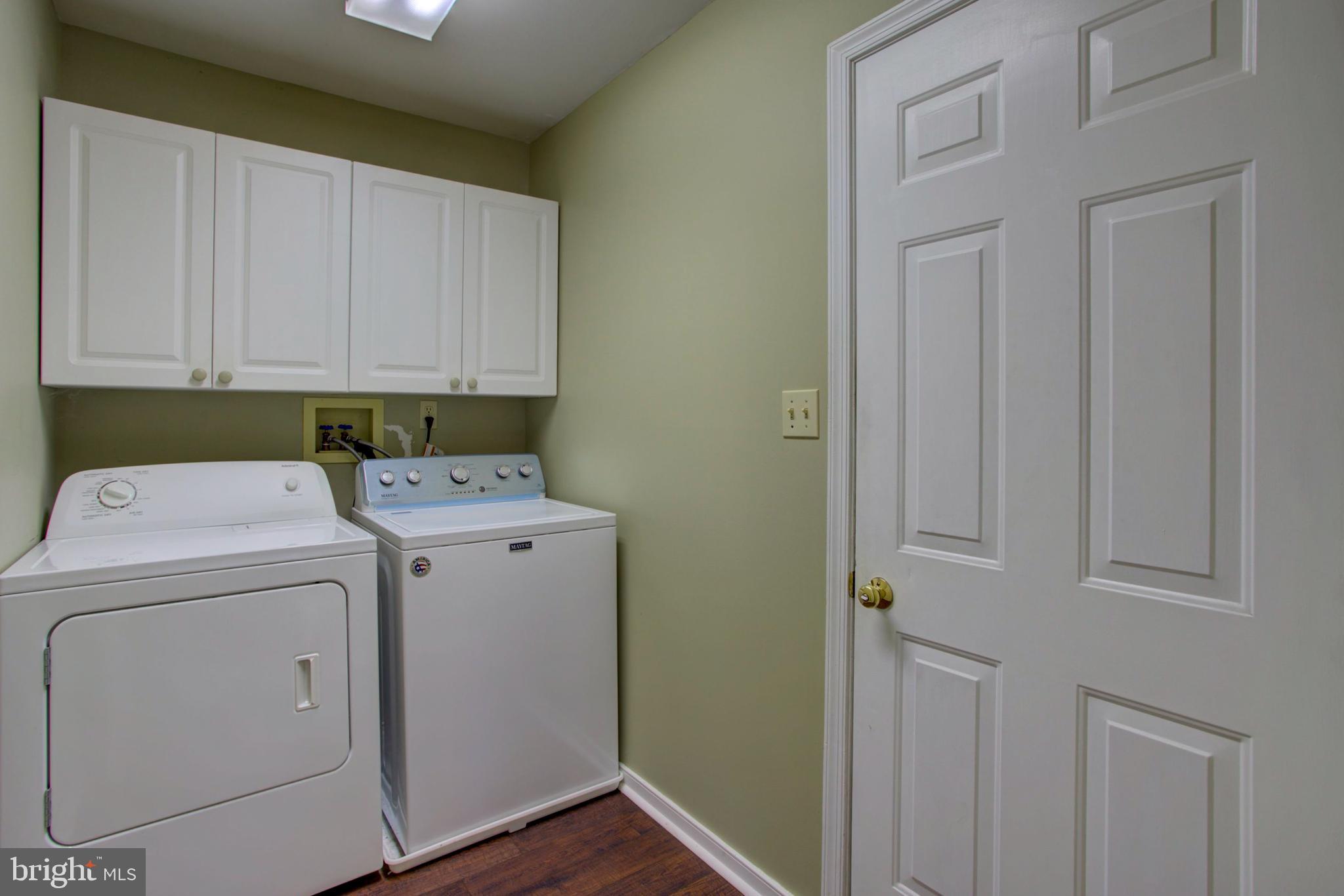 239 Kingsbridge Drive Lititz, PA 17543 - Photo 31 of 37 a utility room with dryer and washer
