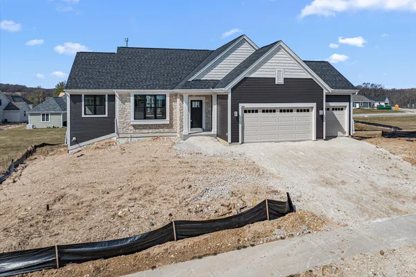 $670,900 | 804 Viewpoint Avenue, Waukesha, WI 53188