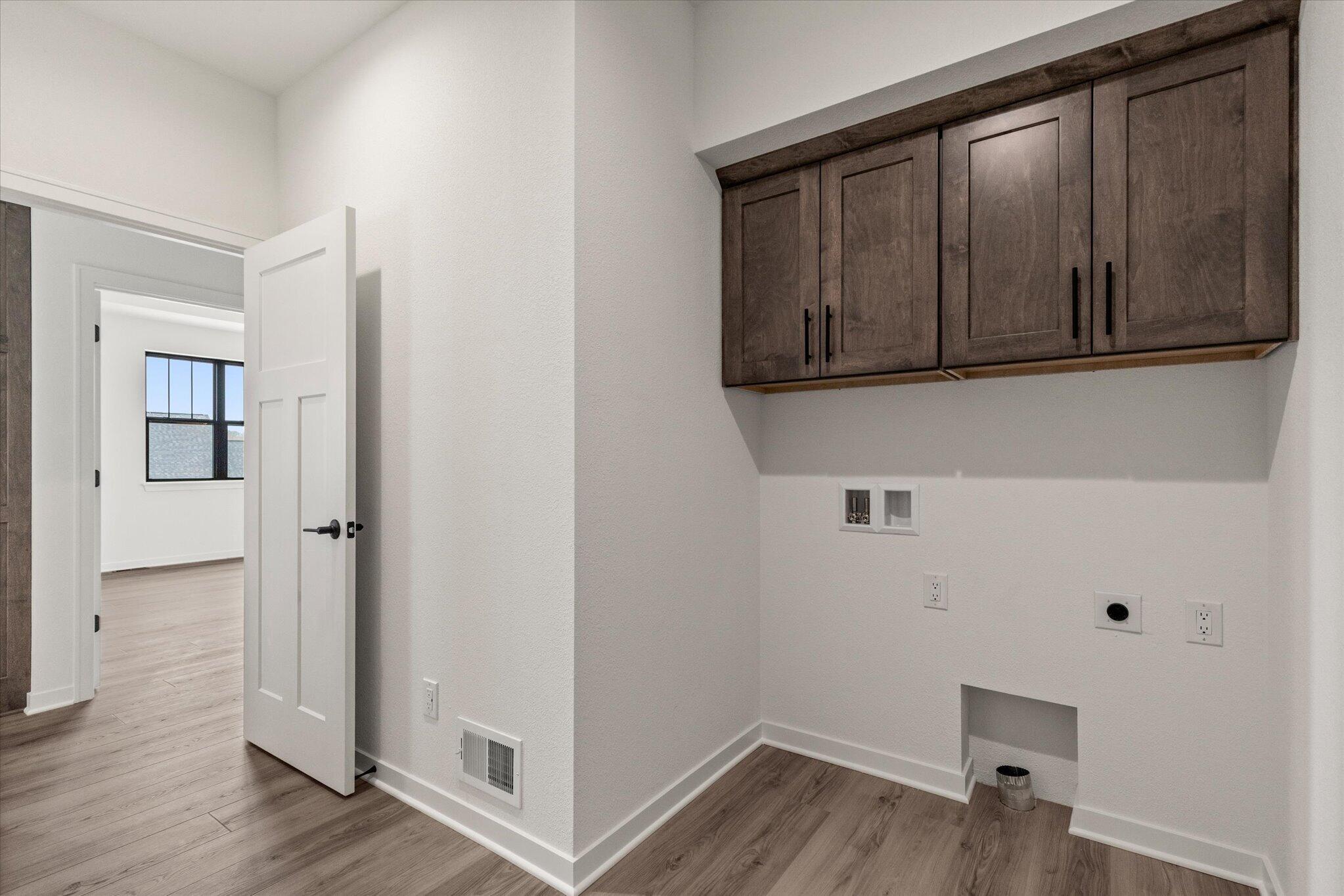 804 Viewpoint Avenue Waukesha, WI 53188 - Photo 25 of 30 804-viewpoint-ave-25-mudroom
