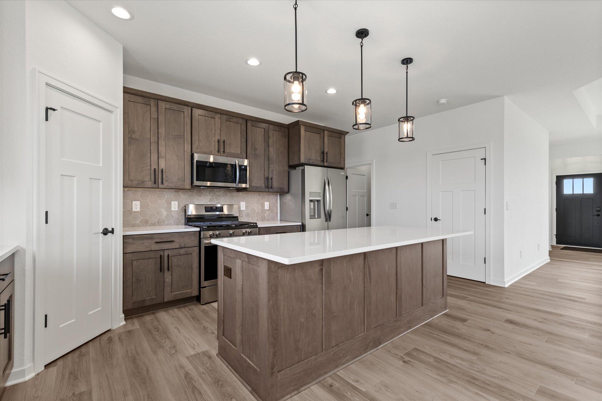 804 Viewpoint Avenue Waukesha, WI 53188 - Photo 3 of 30 804-viewpoint-ave-03-kitchen
