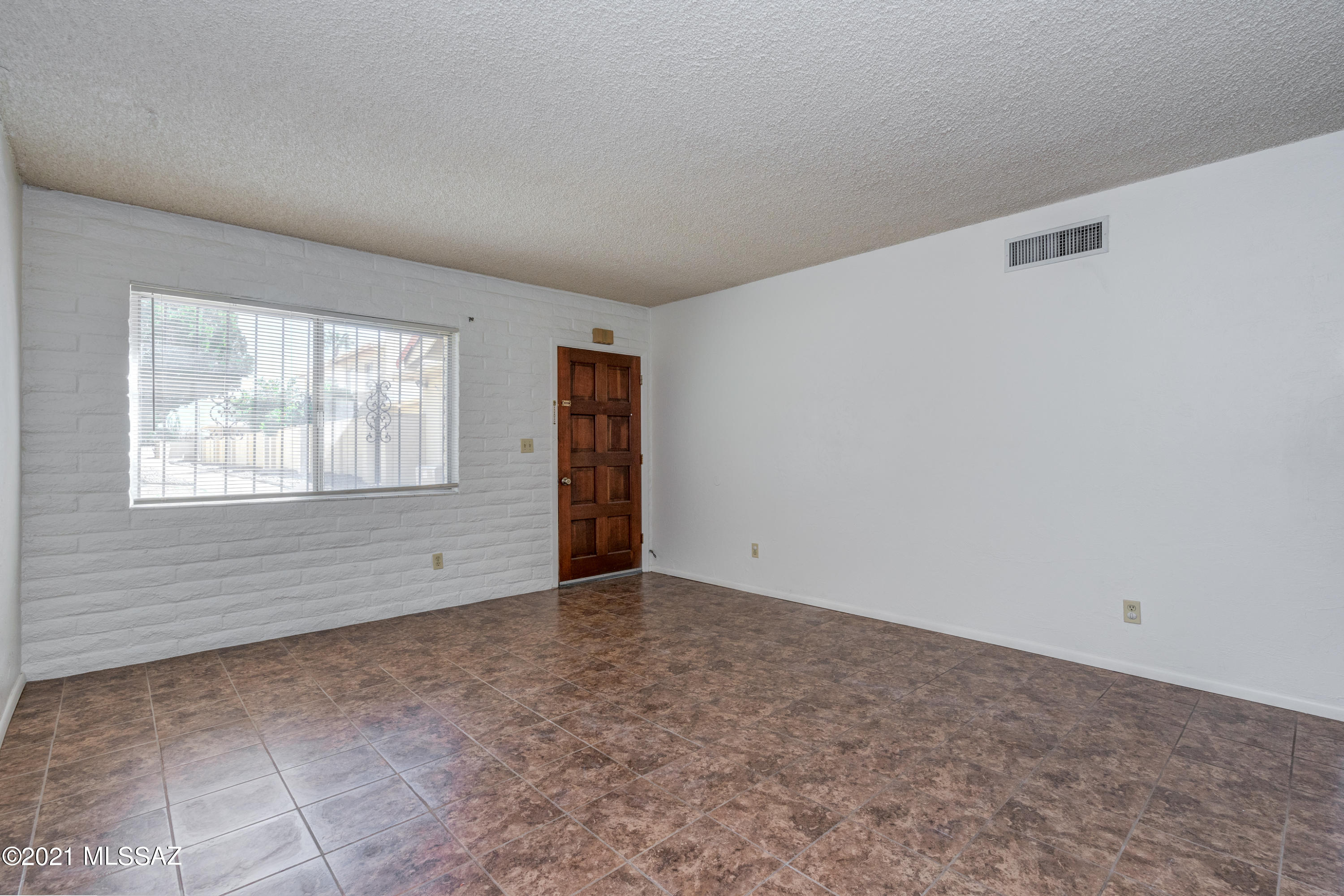 810 South Kolb Road Tucson, AZ 85710 - Photo 4 of 28