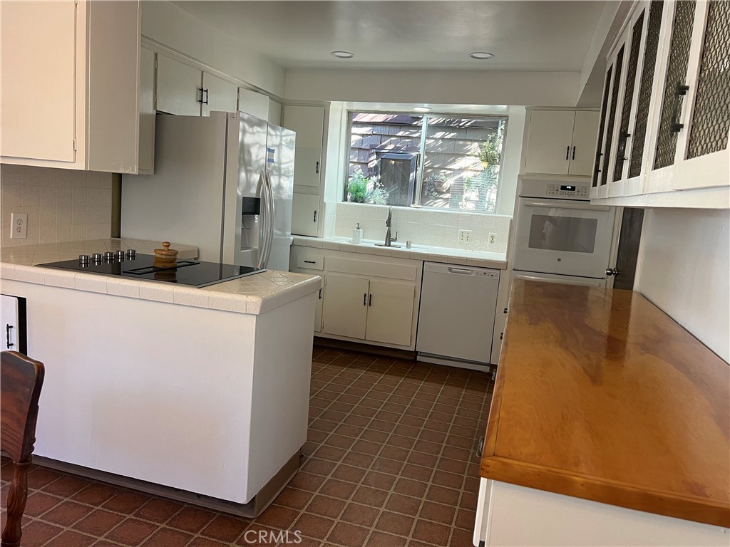 58 B Surfside Avenue Surfside, CA 90743 - Photo 7 of 23