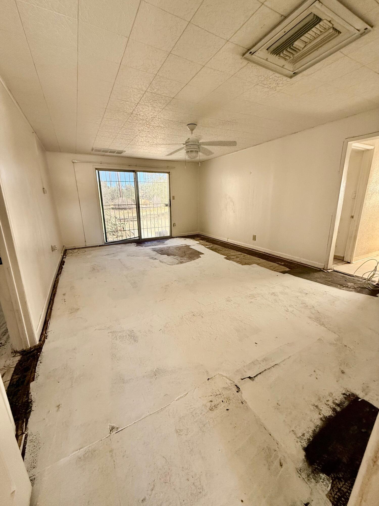 7990 Ramas Avenue Yucca Valley, CA 92284 - Photo 14 of 19 an empty room with windows