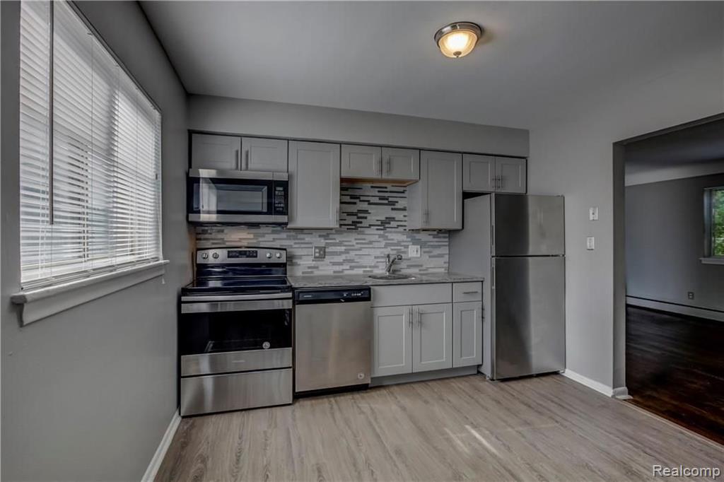 629 West Maple Road, Unit 62911 Clawson, MI 48017 - Photo 4 of 12