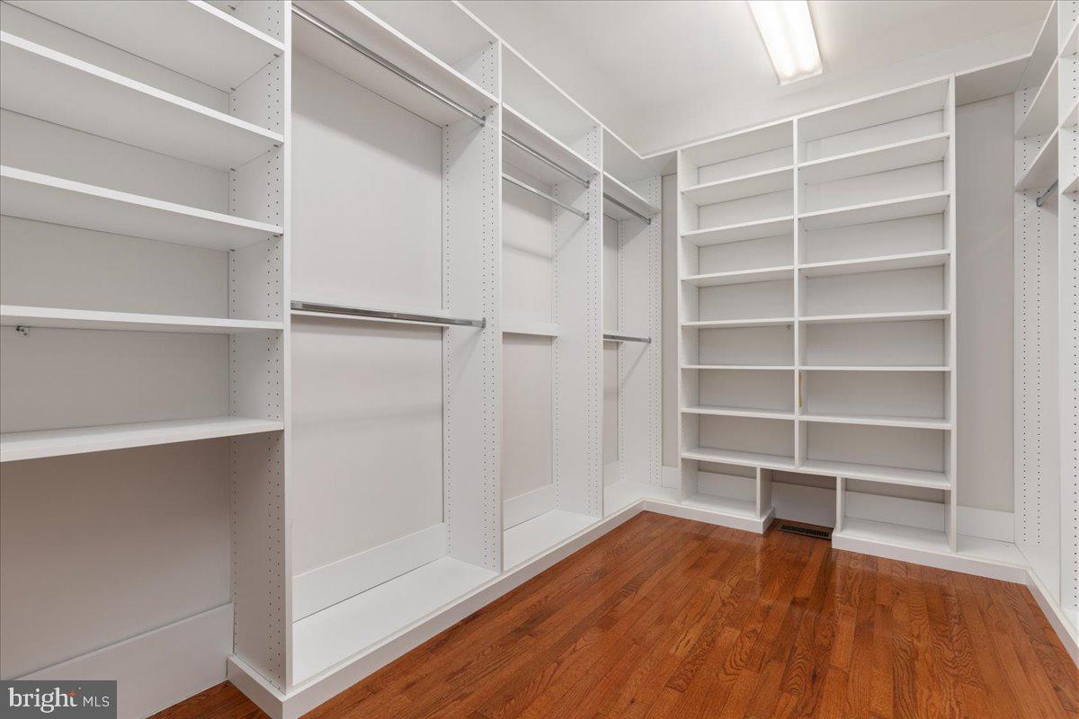 13612 Ryton Ridge Lane Gainesville, VA 20155 - Photo 28 of 76 Primary Bedroom Closet