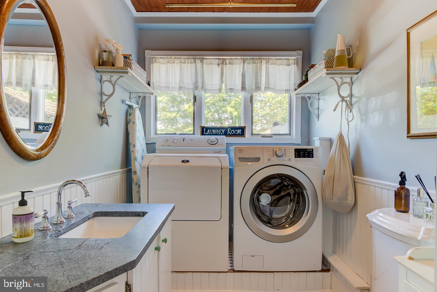 100 Walker Road Landenberg, PA 19350 - Photo 16 of 43 Laundry room and 1/2 bath