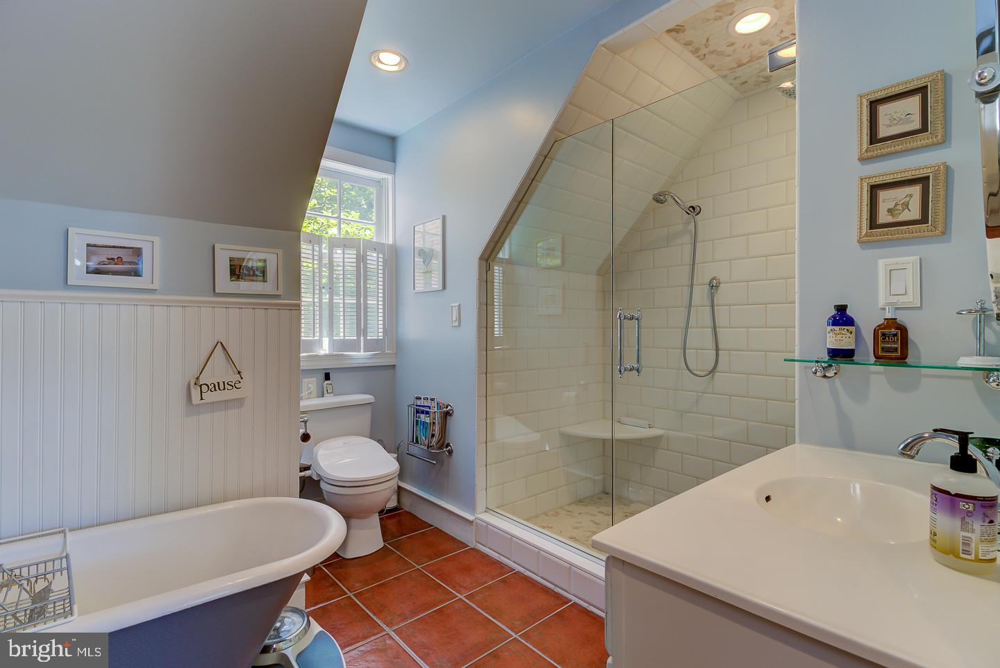 100 Walker Road Landenberg, PA 19350 - Photo 33 of 43 Custom master with tub