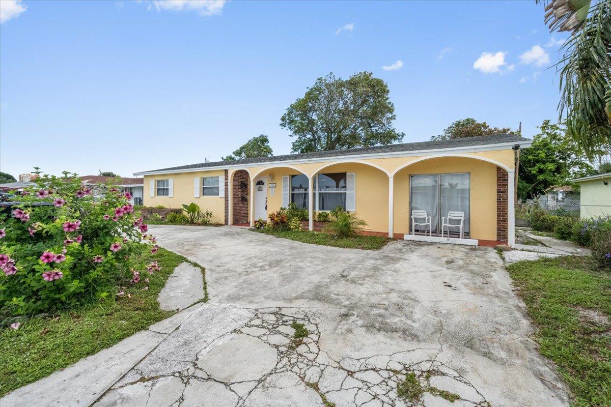 421 West 31st Street Riviera Beach, FL 33404 - Photo 2 of 21 02-DSC_9984
