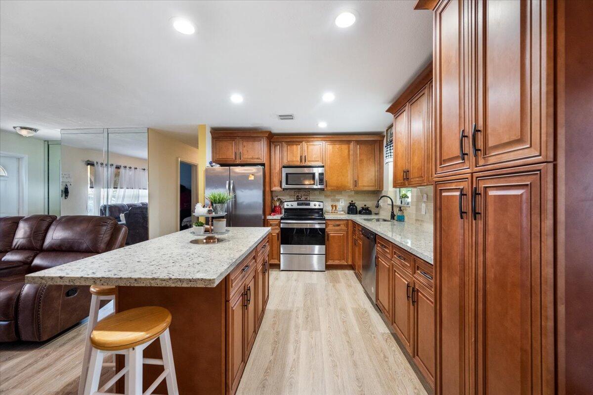 421 West 31st Street Riviera Beach, FL 33404 - Photo 8 of 21 08-DSC_0014