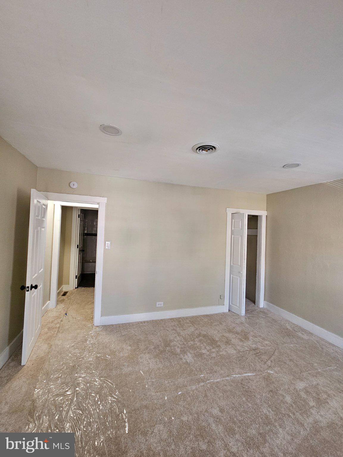 53 West 4th Street New Castle, DE 19720 - Photo 7 of 21 Spacious room with fresh potential.