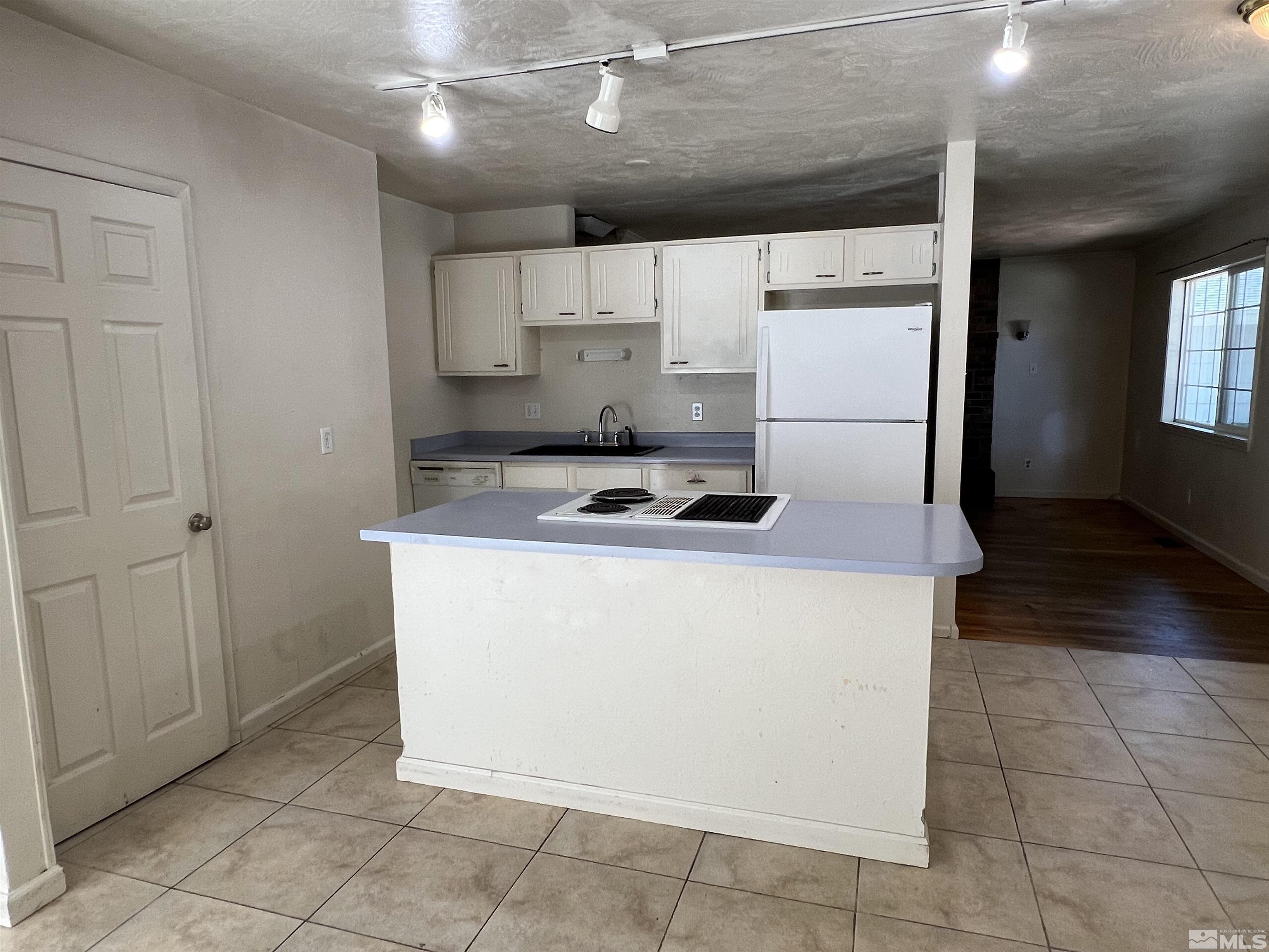1430 Exeter Way Reno, NV 89503 - Photo 3 of 7 a utility room with washer and dryer