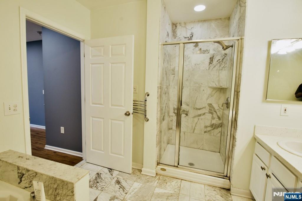 340 The Promenade Edgewater, NJ 07020 - Photo 26 of 46