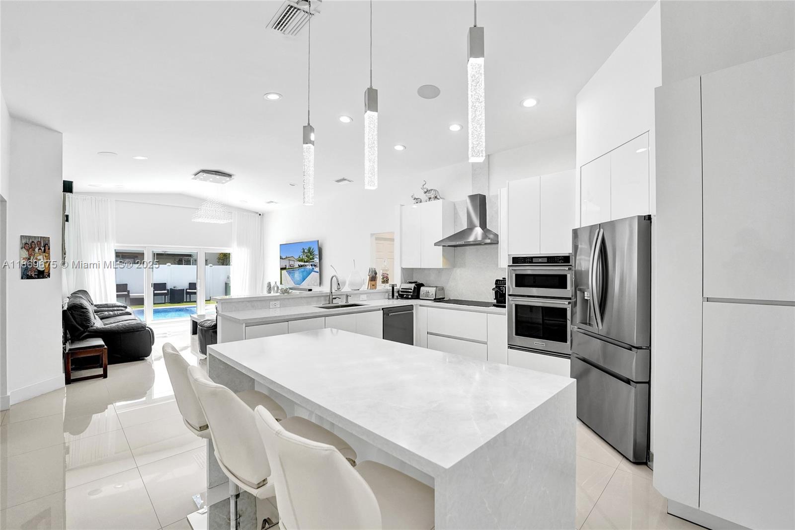 1636 Southwest 108th Terrace Davie, FL 33324 - Photo 15 of 92