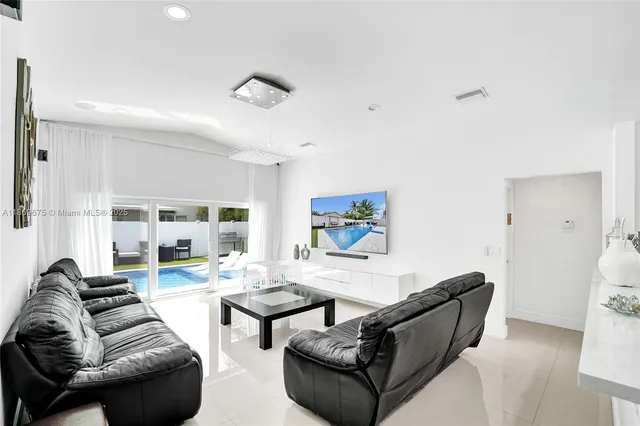 $850,000 | 1636 Southwest 108th Terrace, Davie, FL 33324