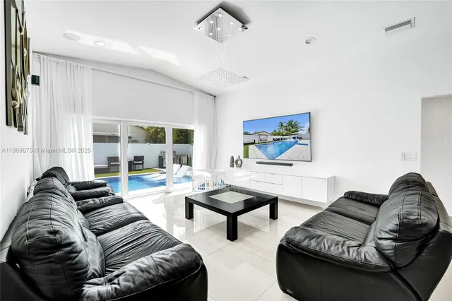 $850,000 | 1636 Southwest 108th Terrace, Davie, FL 33324