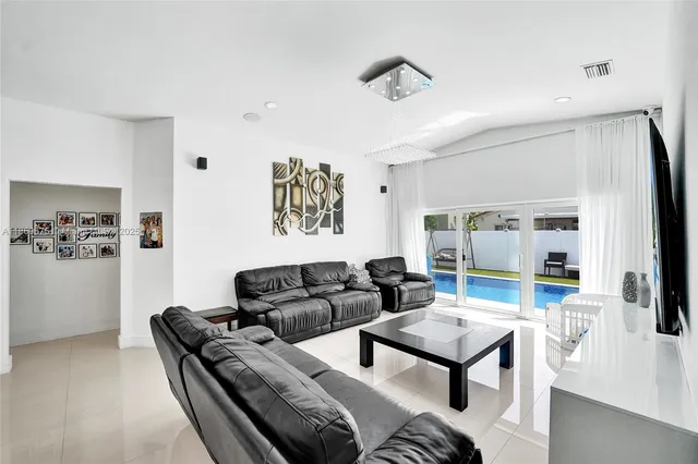 $850,000 | 1636 Southwest 108th Terrace, Davie, FL 33324