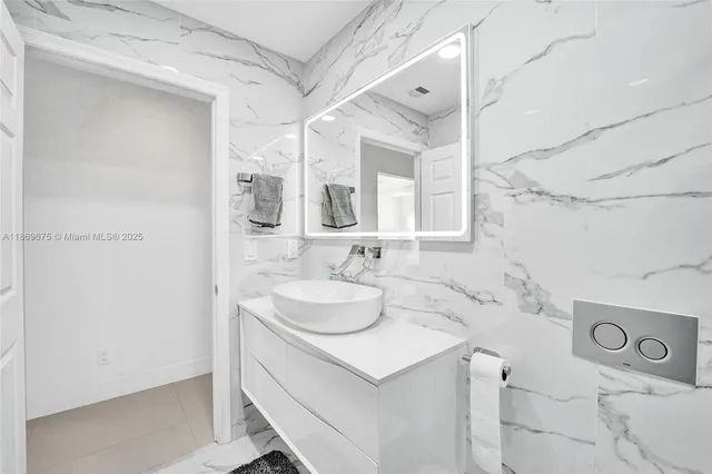 $850,000 | 1636 Southwest 108th Terrace, Davie, FL 33324