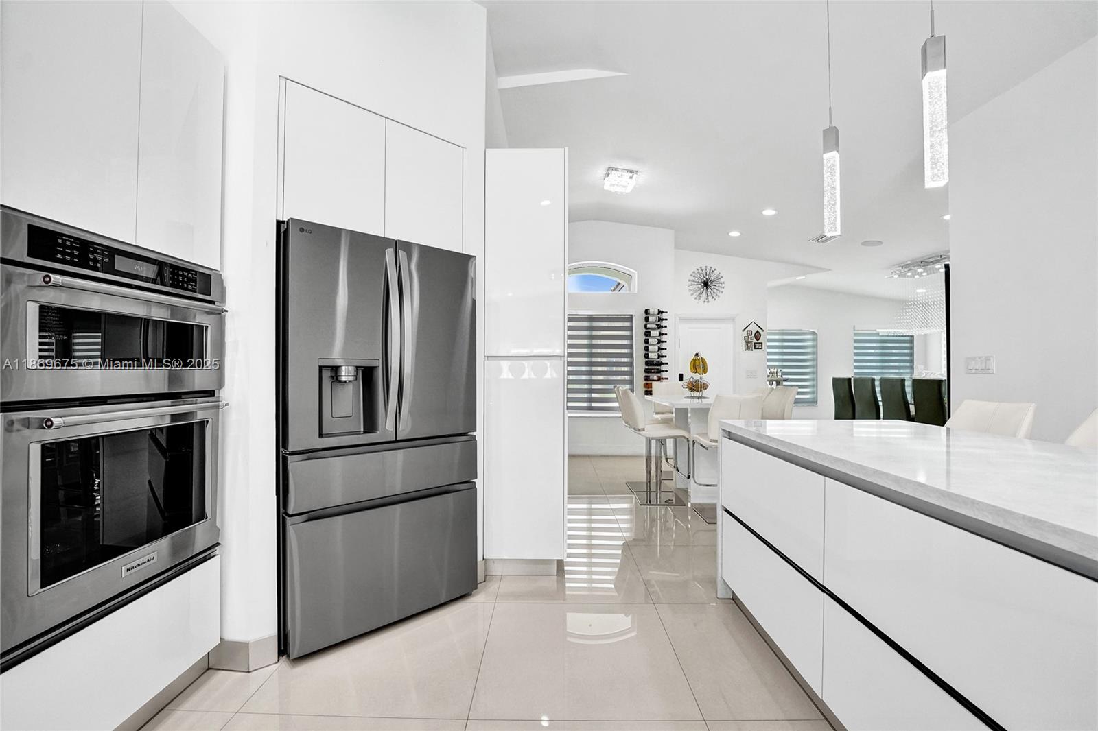 1636 Southwest 108th Terrace Davie, FL 33324 - Photo 6 of 92