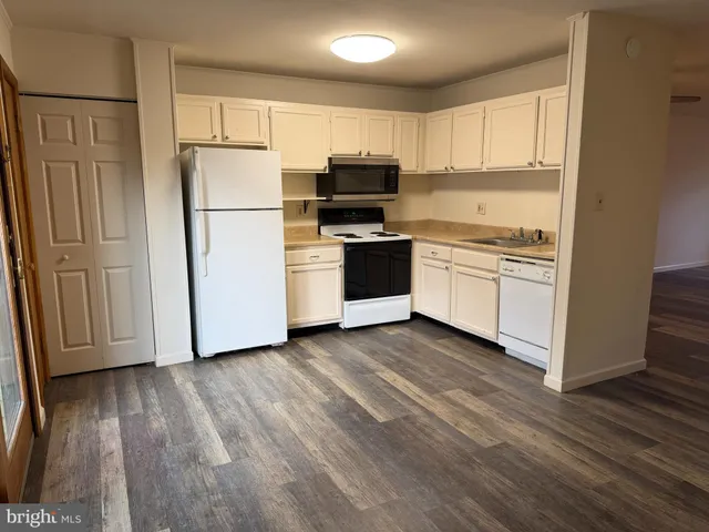 $1,600 | 548 Lopax Road, Harrisburg, PA 17112