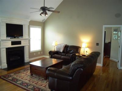 2213 Shaker Run Road Lexington, KY 40509 - Photo 8 of 40 Even with the 2 story vaulted ceiling, t
