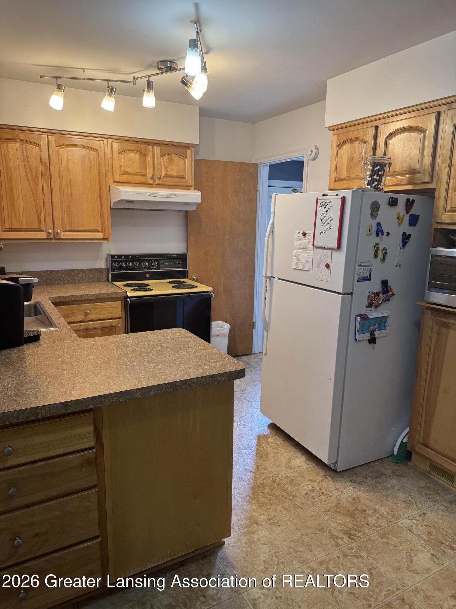 4901 Alpha Street Lansing, MI 48910 - Photo 19 of 34 Kitchen 1