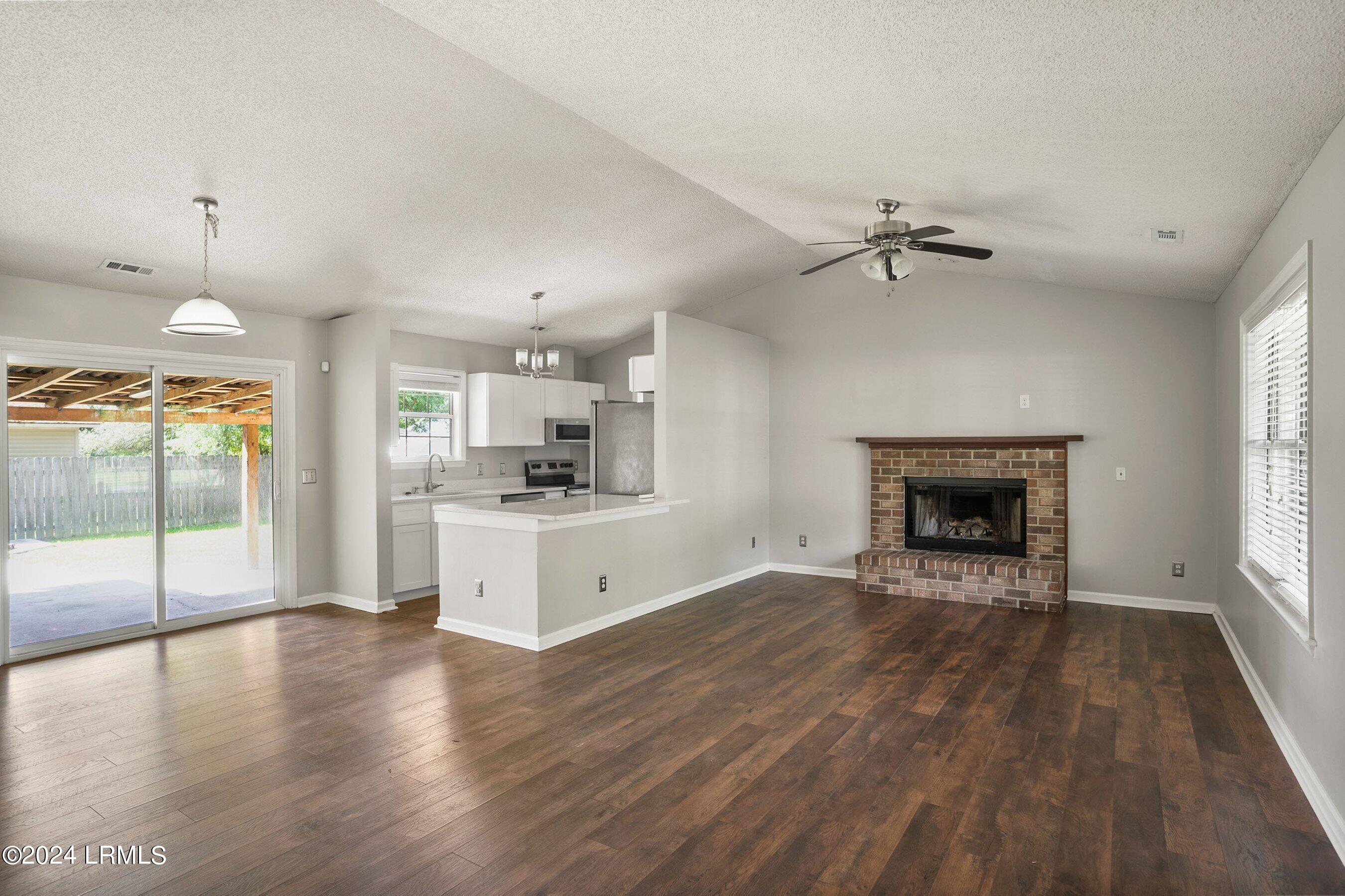 63 Blacksmith Circle Beaufort, SC 29906 - Photo 6 of 32 DSC01617-30.jpg-SMALL