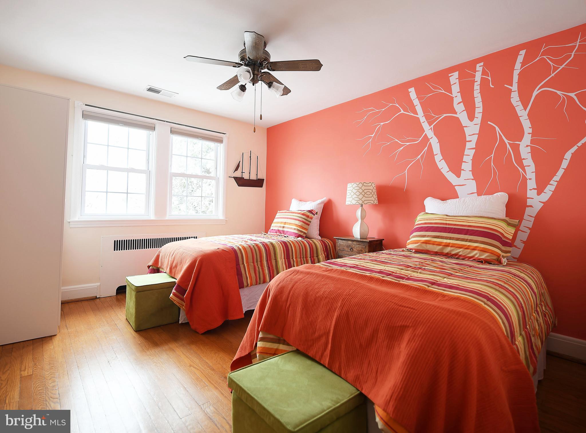 5 Murdock Road Baltimore, MD 21212 - Photo 29 of 48 a bedroom with two beds and painting on the wall
