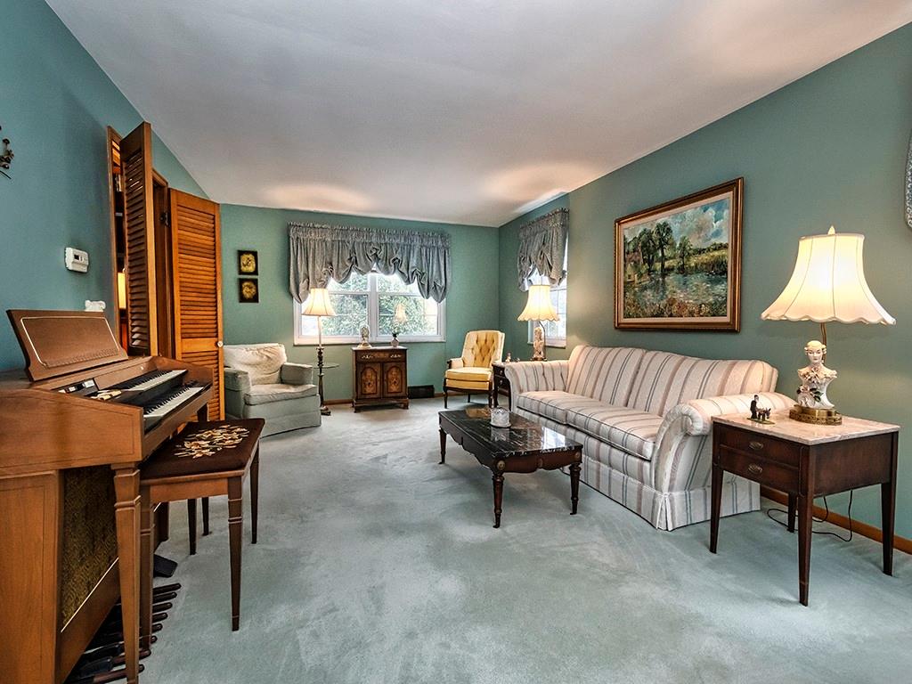 103 White Gate Road Pittsburgh, PA 15238 - Photo 3 of 22 Gallery Image 3