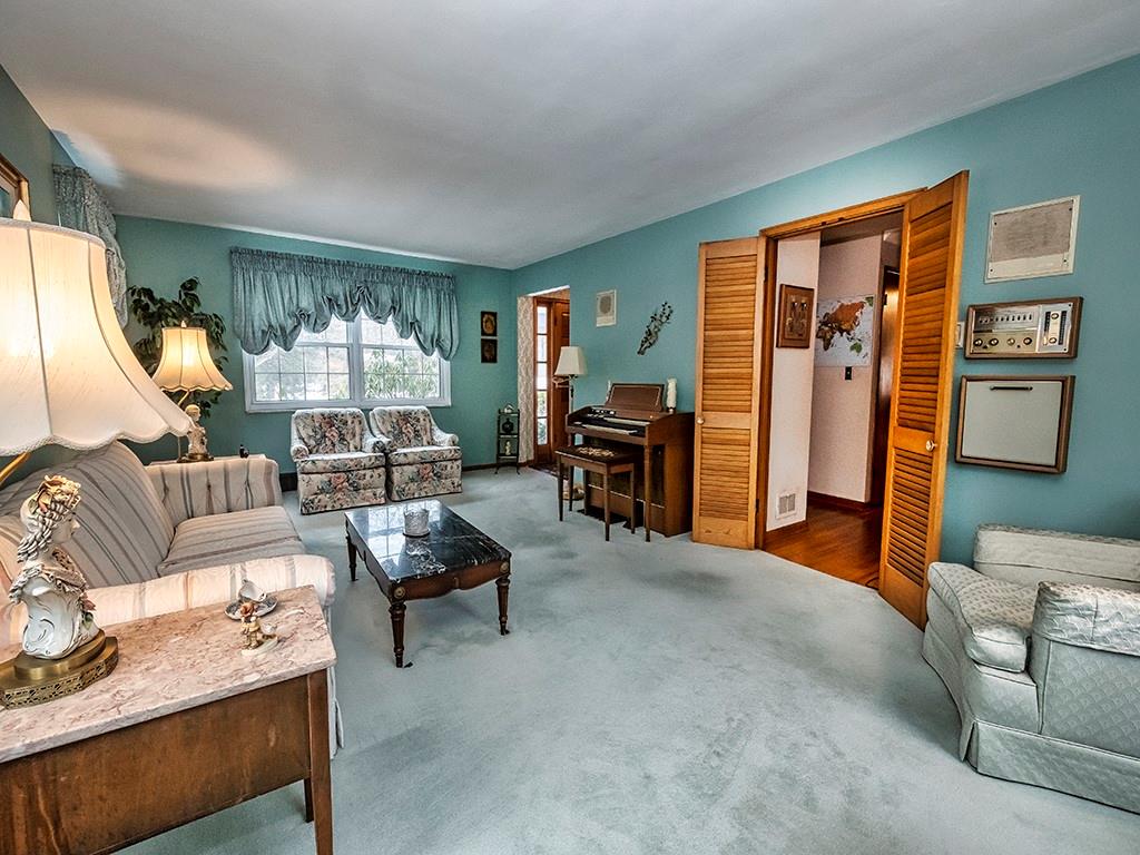 103 White Gate Road Pittsburgh, PA 15238 - Photo 4 of 22 Gallery Image 4