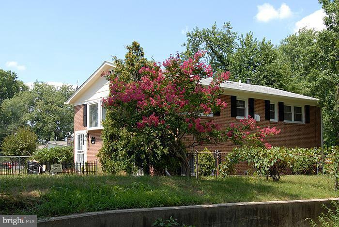 4922 Fable Street Capitol Heights, MD 20743 - Photo 2 of 27 Exterior (Front)