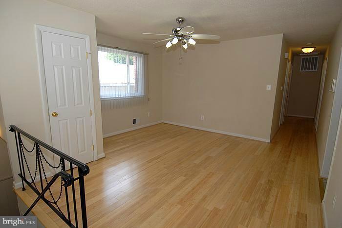 4922 Fable Street Capitol Heights, MD 20743 - Photo 12 of 27 Living Room