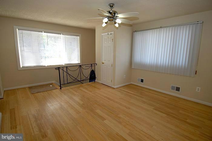 4922 Fable Street Capitol Heights, MD 20743 - Photo 6 of 27 Living Room
