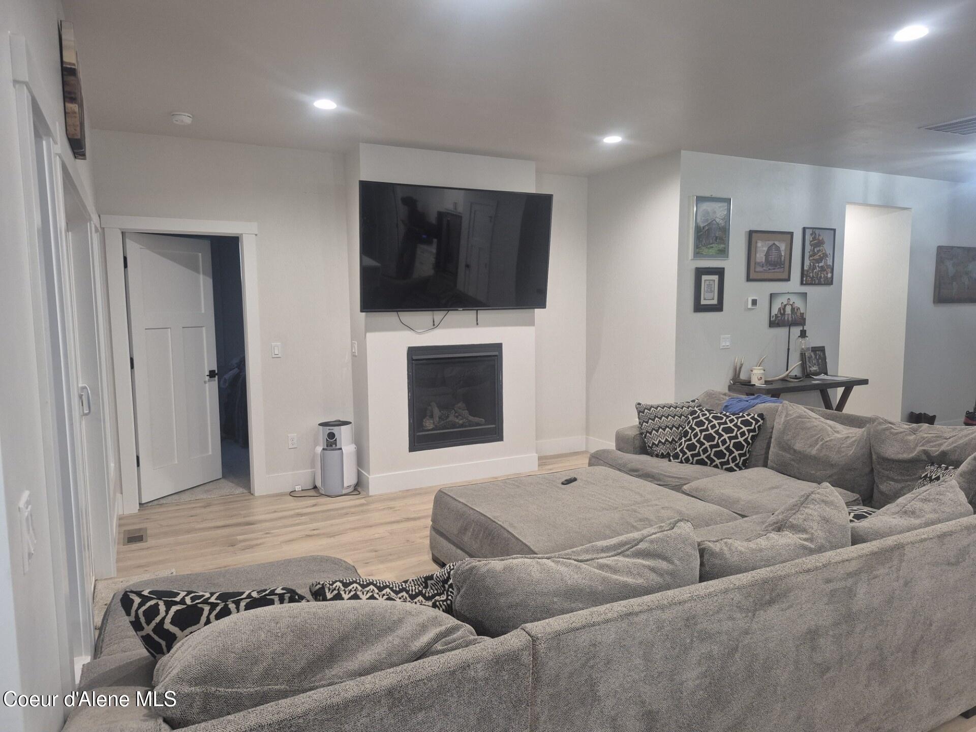 1047 Merideth Road Plummer, ID 83851 - Photo 6 of 56 Living room 2