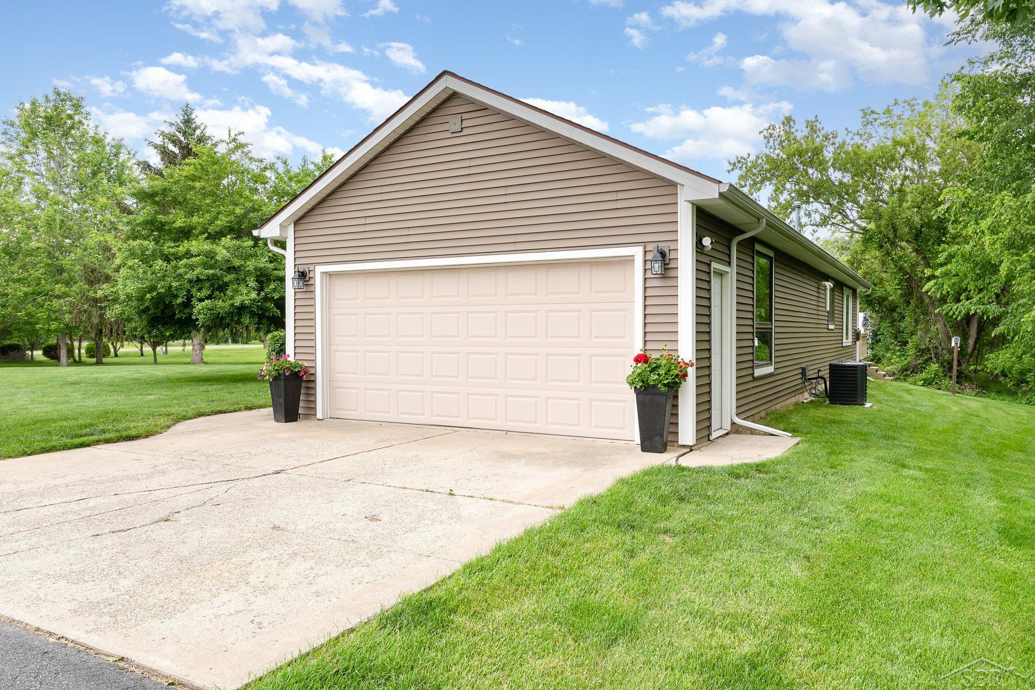 9930 North River Road Freeland, MI 48623 - Photo 36 of 43