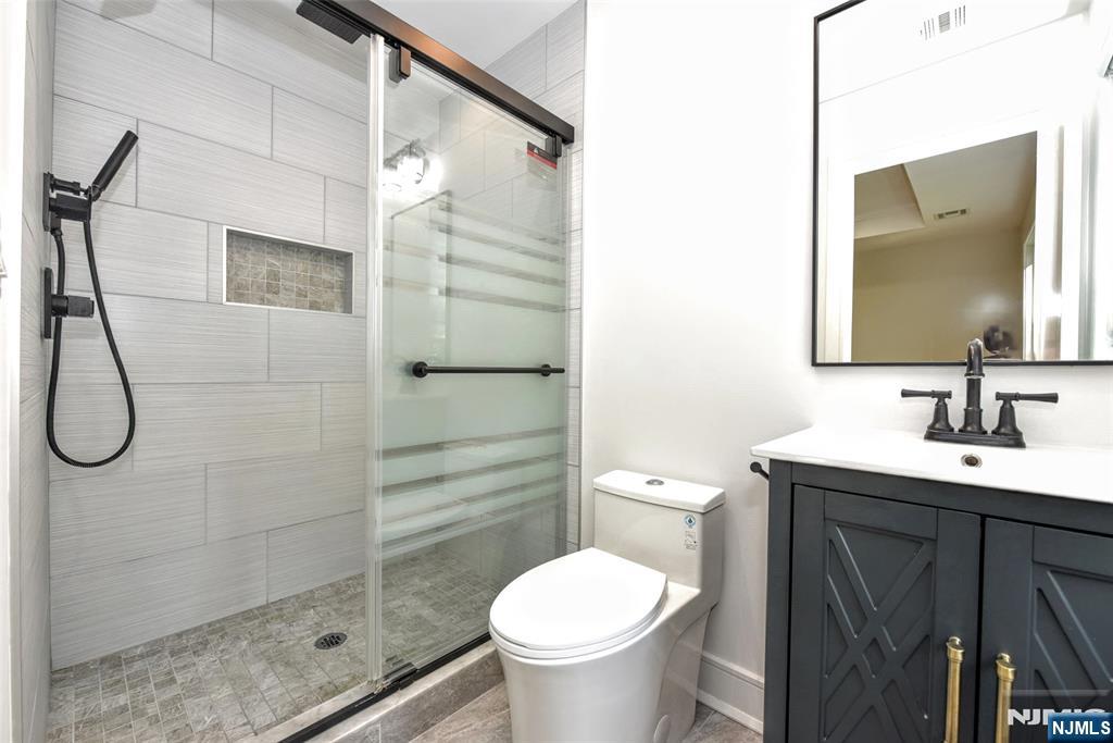 515 Hobart Road Paramus, NJ 07652 - Photo 28 of 44 Gallery Image 28