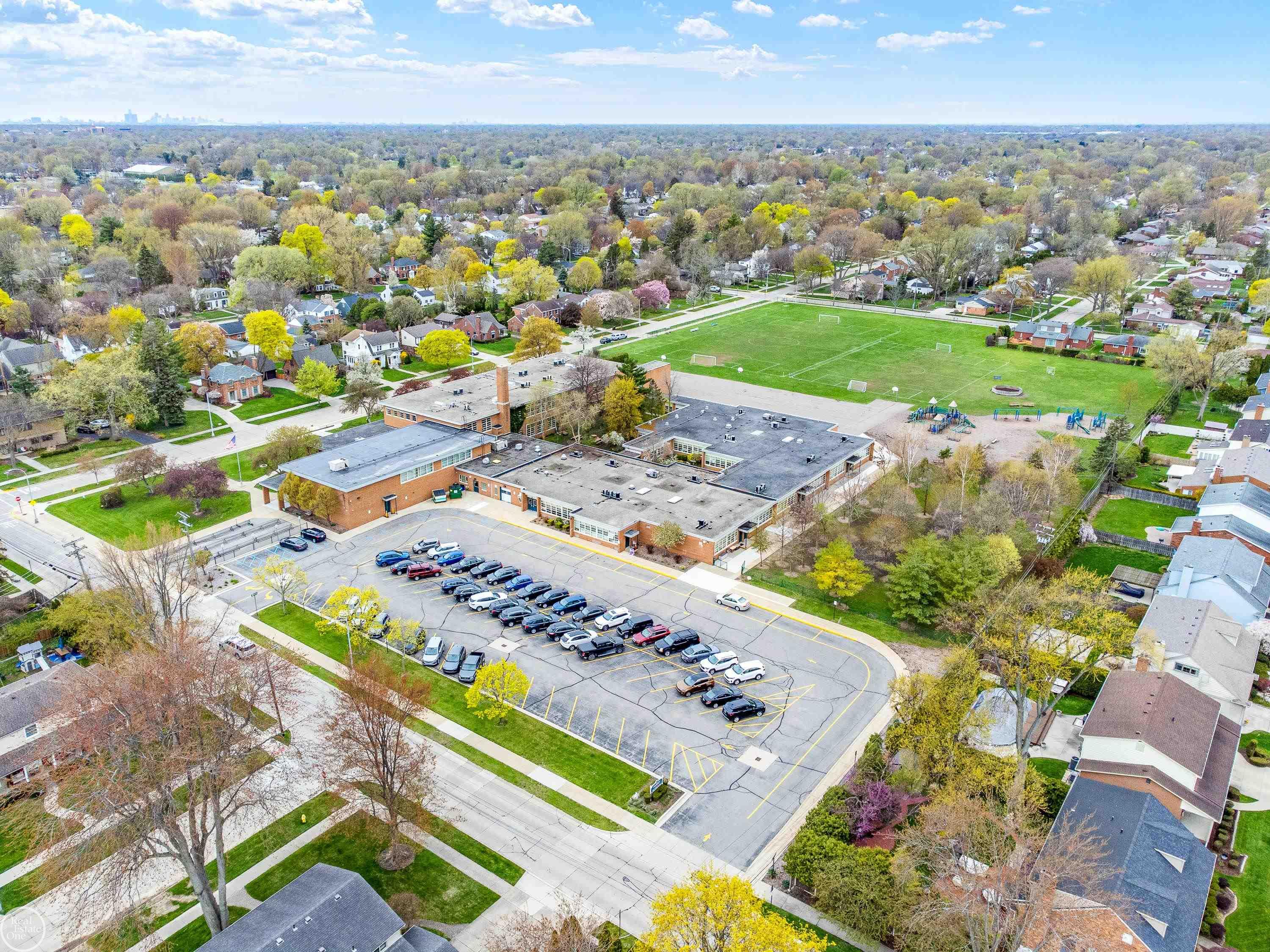 791 Roslyn Road Grosse Pointe, MI 48236 - Photo 56 of 57 50106857-55.JPG