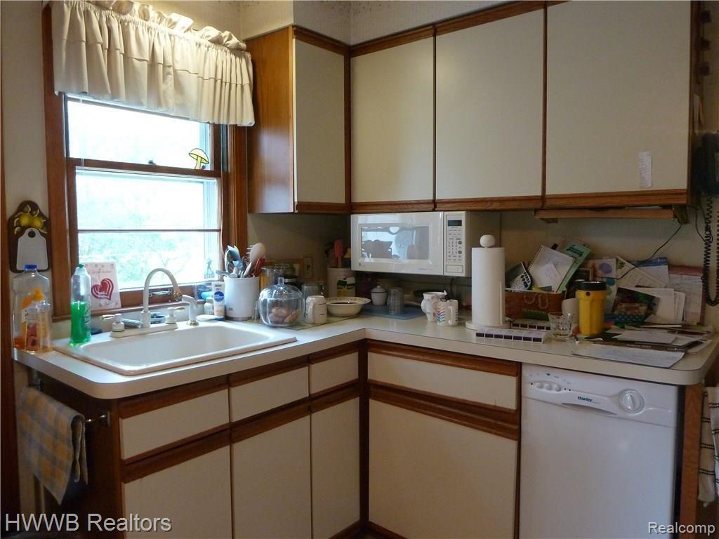 9545 Napier Road Northville, MI 48167 - Photo 12 of 22 Kitchen