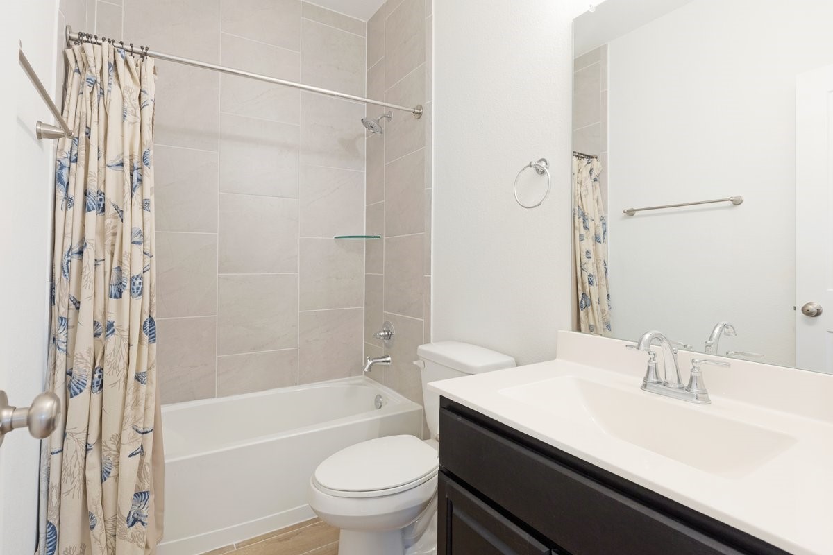 10122 Crescendo Way Manvel, TX 77578 - Photo 17 of 24 a bathroom with a sink a toilet and shower