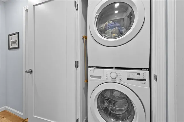 a close up view of a washer and dryer