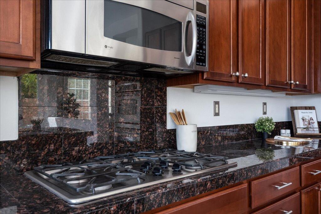 79939 Castille Drive La Quinta, CA 92253 - Photo 11 of 37 11-Kitchen