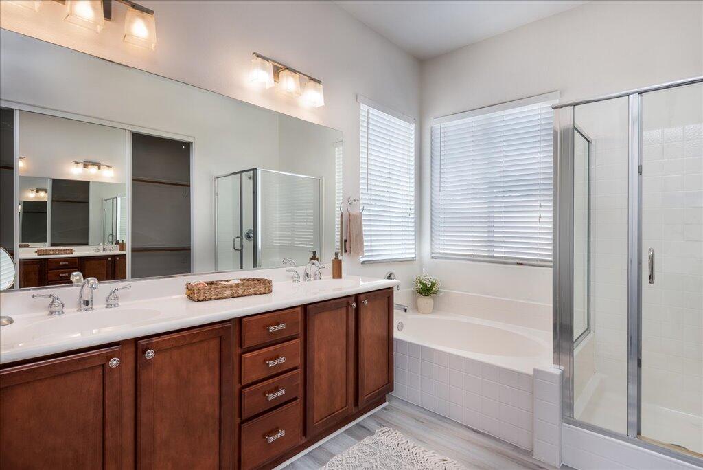 79939 Castille Drive La Quinta, CA 92253 - Photo 19 of 37 19-Master Bathroom
