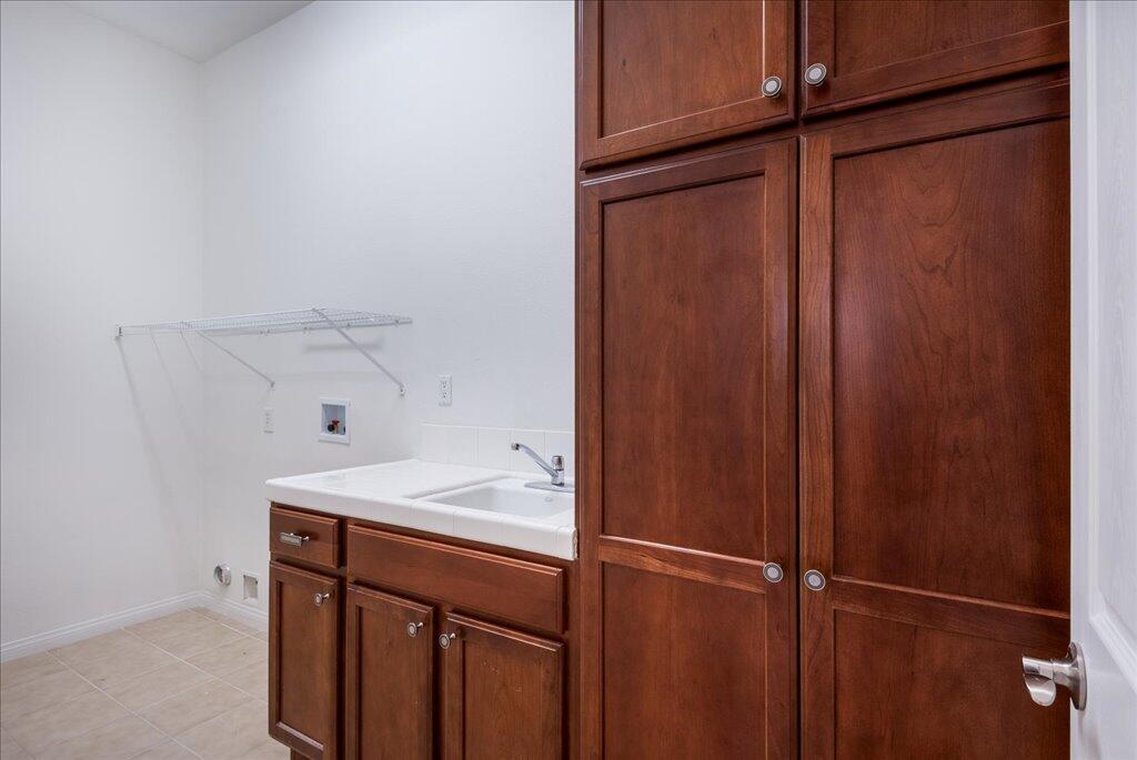 79939 Castille Drive La Quinta, CA 92253 - Photo 29 of 37 29-Laundry Room