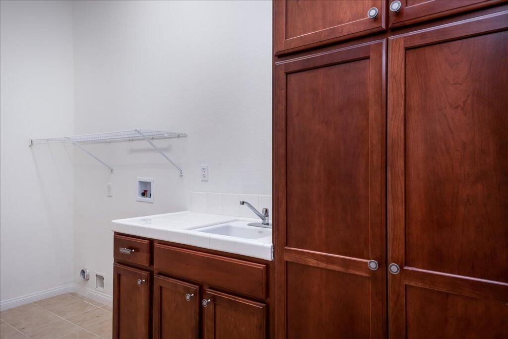 79939 Castille Drive La Quinta, CA 92253 - Photo 30 of 37 30-Laundry Room