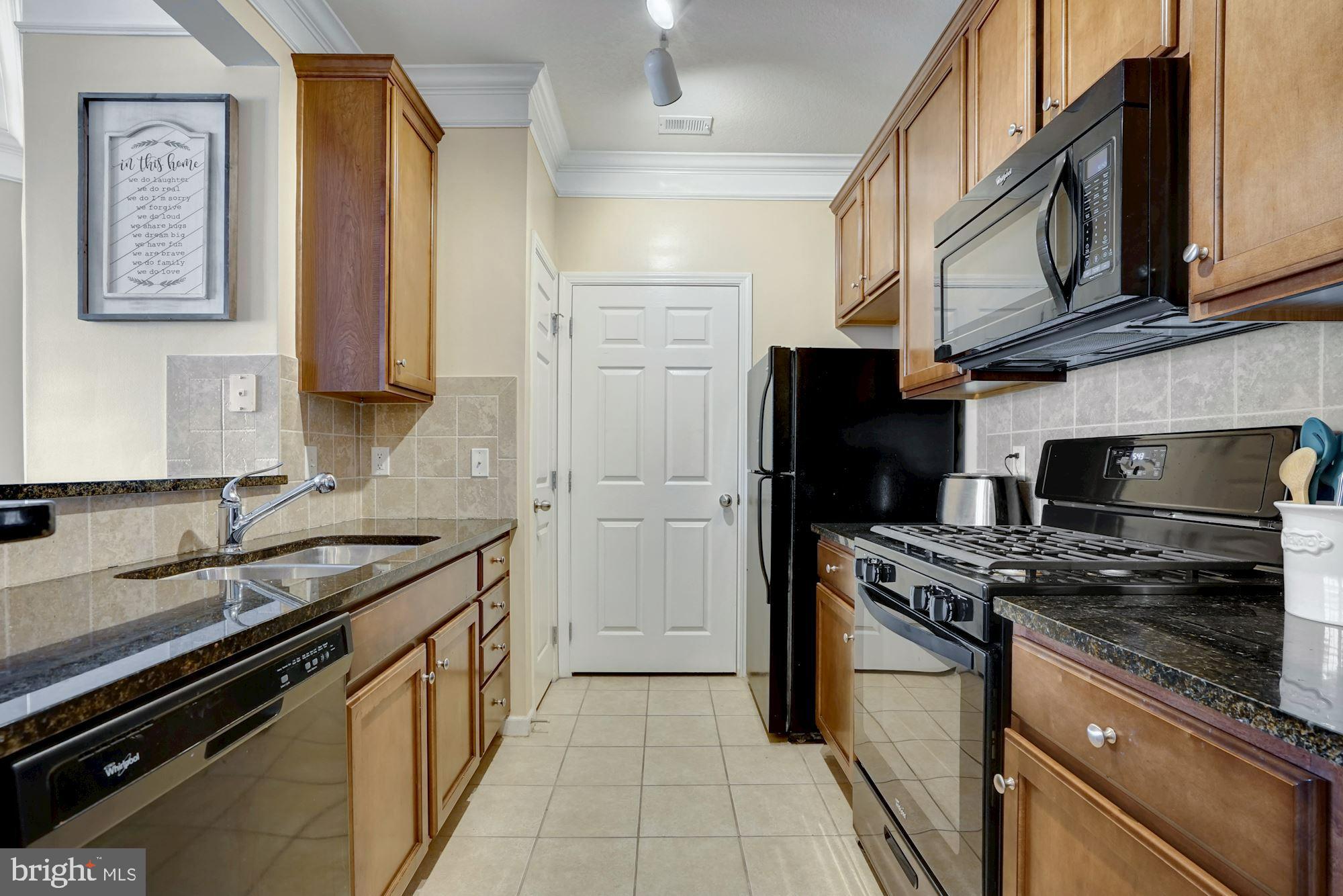 508 Sunset View Terrace Southeast, Unit 302 Leesburg, VA 20175 - Photo 11 of 19